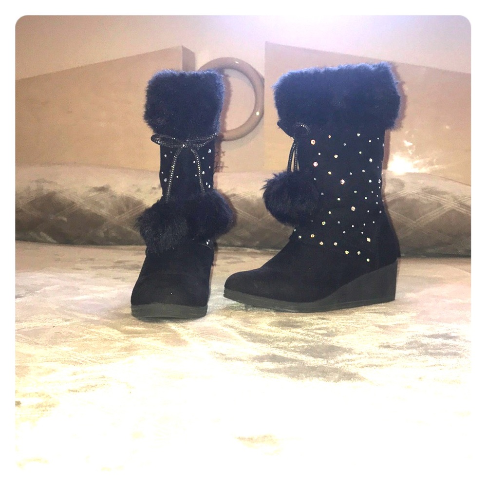 Black heeled boots